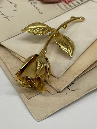 1960’s Gold Rose Brooch Devil's Details